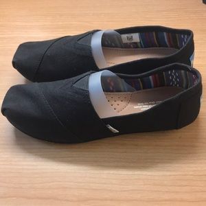 Toms Women's Classic Canvas Casual Slip‑on Shoes